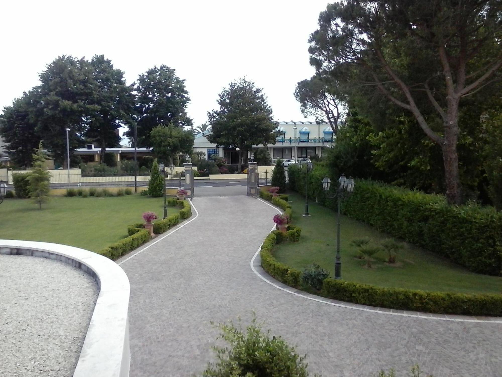 Hotel Lido - Beach And Palace Bolsena Buitenkant foto